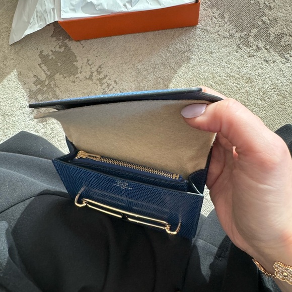 Hermès’ Bleu Saphir Shiny Lizard Roulis Wallet - Picture 3 of 3